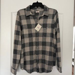 Faherty Legend Sweater Shirt in charcoal buffalo, size small